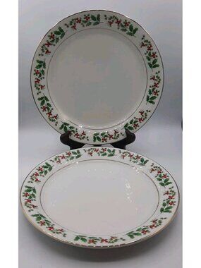 Set Of 2 Vintage Gibson CHRISTMAS Holiday Holly Berry Dinnerware Dinner Plates